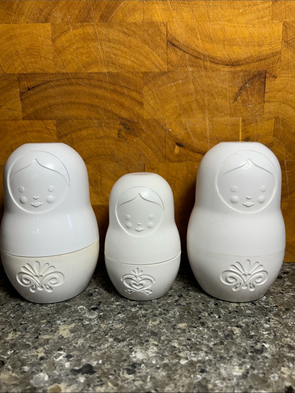 3 Nesting dolls measuring cups
